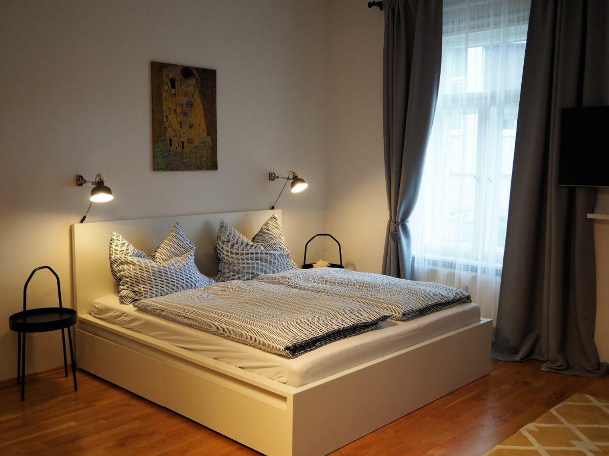 Apstay City Residence Apartments ǀ Free Parking & Self Check-In Graz Esterno foto